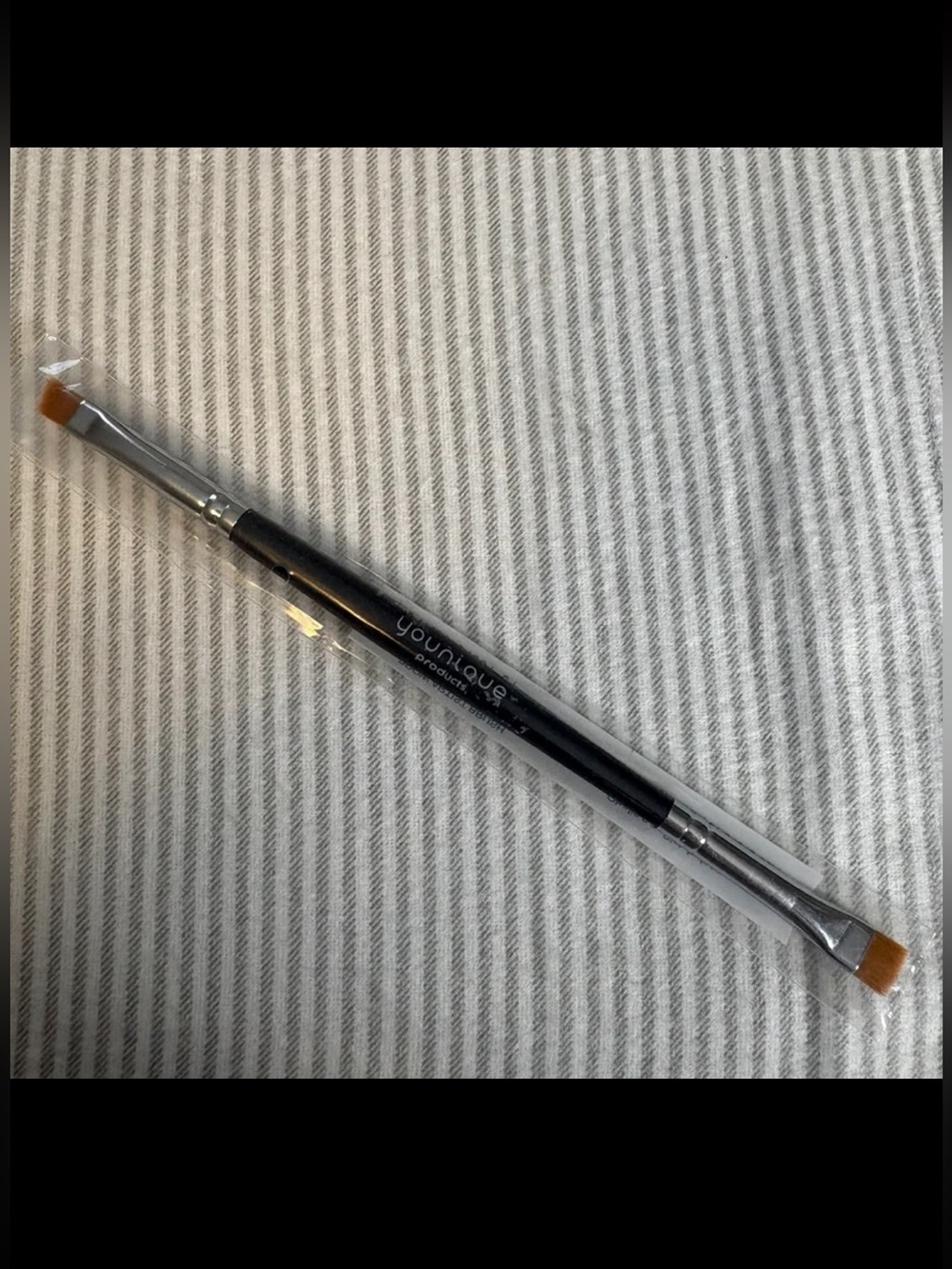 Younique Brow Artist Brush